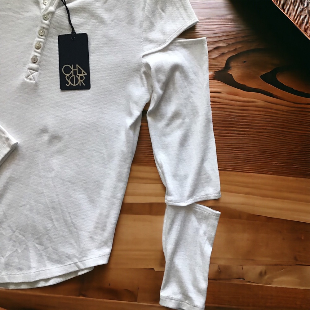 CHASER Top Cold Shoulder/Elbow Lg Sleeve White Button Tab Front Size M NWT - Picture 5 of 7